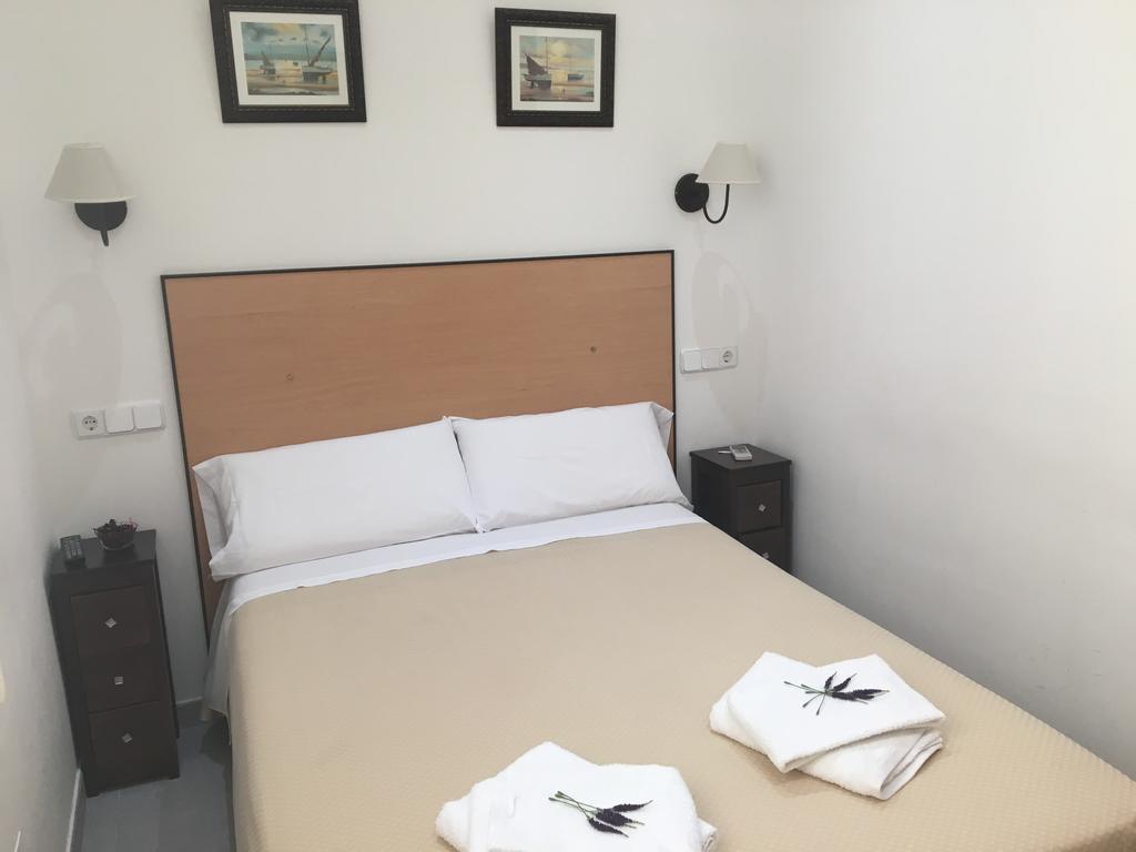 Hostal R. Lido Madrid Eksteriør billede