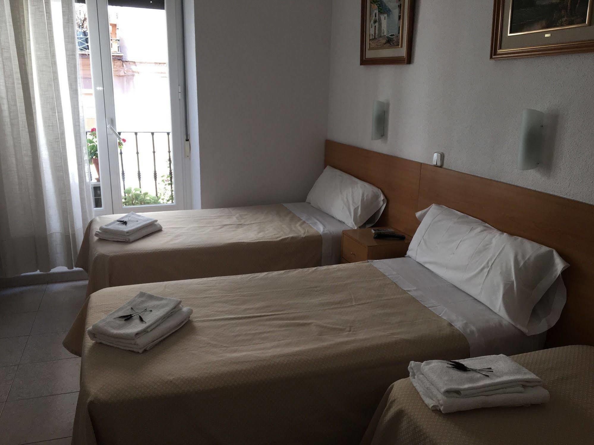 Hostal R. Lido Madrid Eksteriør billede