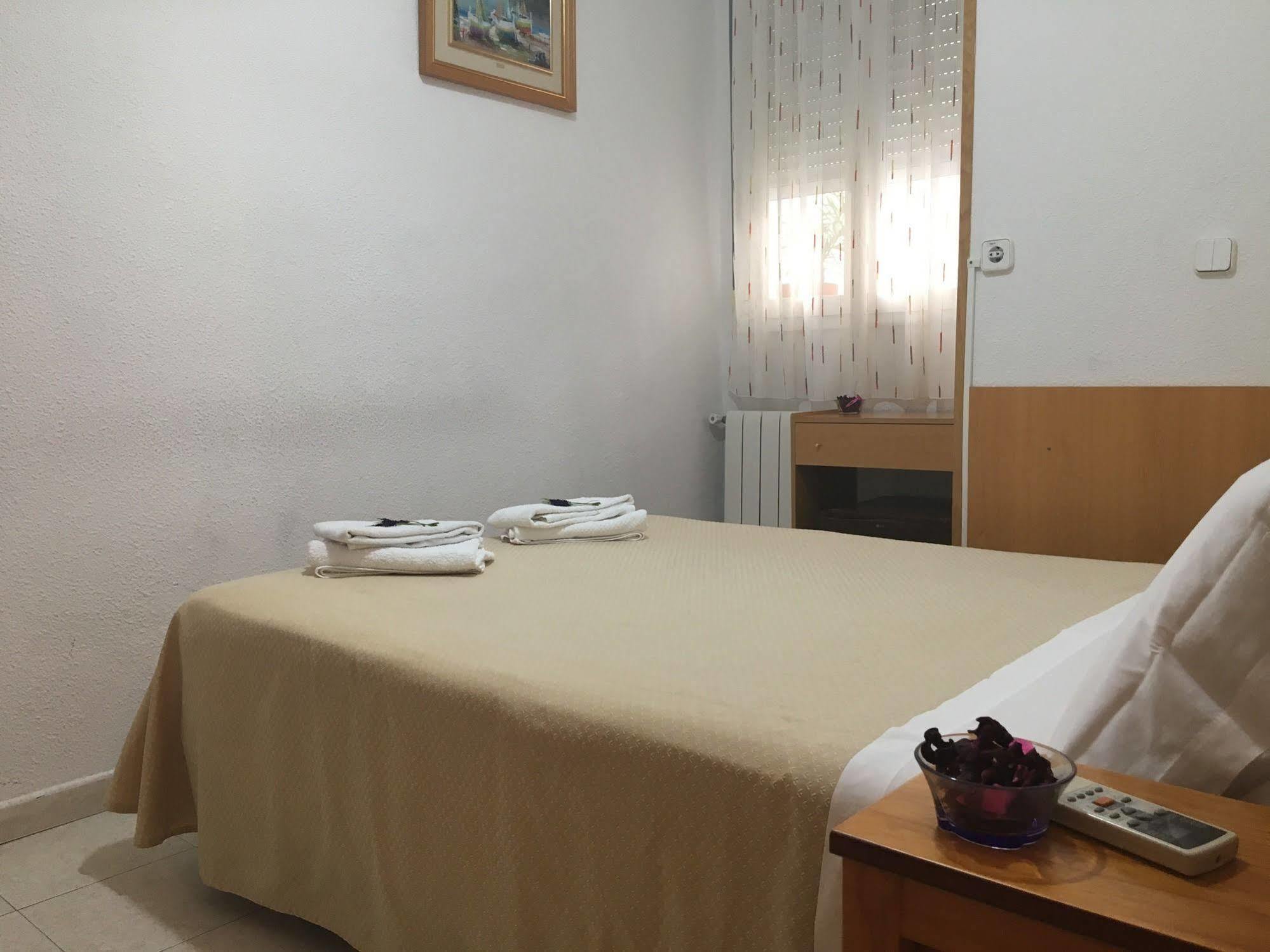 Hostal R. Lido Madrid Eksteriør billede
